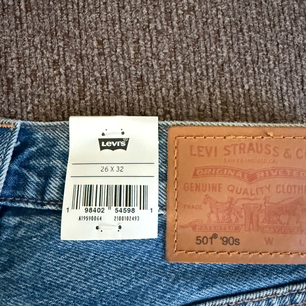 Levi's Straight-Leg Jeans in Light Blue Wash - Picture 4 of 5